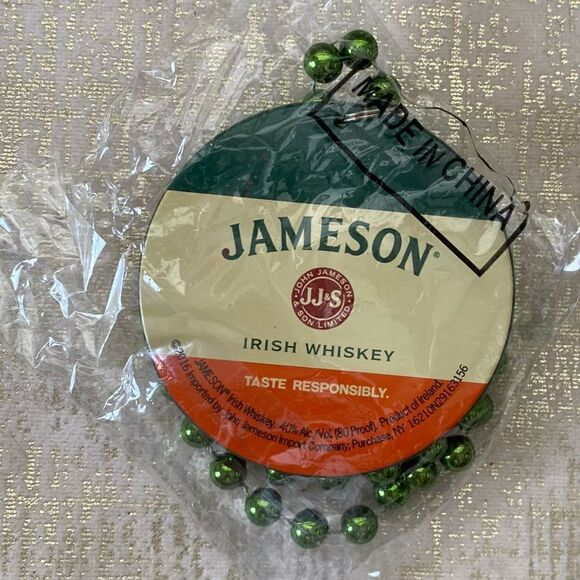 Bundle of Green St Patrick Day Items: Necklaces, Pins, Ribbon & Barrettes. 🍀 - Picture 6 of 13